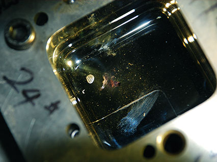 <a href='http://m.goshang.cn/product/3.htm' class='text_a'>模具激光焊機(jī)</a>修復(fù)鏡面模具效果